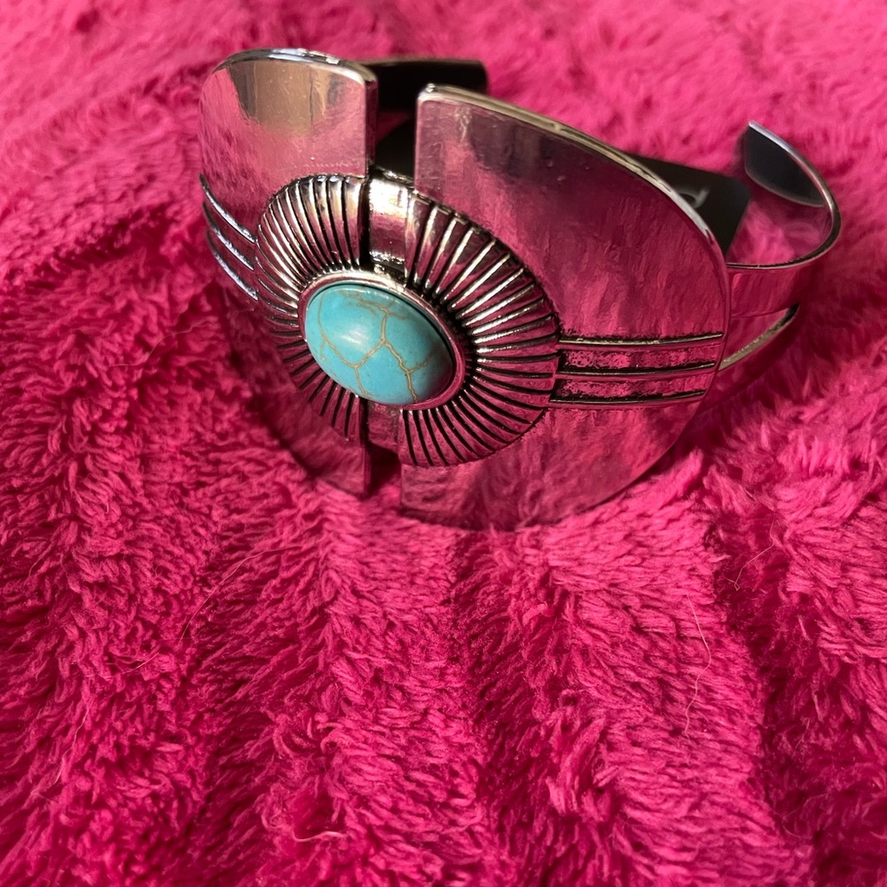 Paparazzi Canyon Couture Blue Bracelet.
